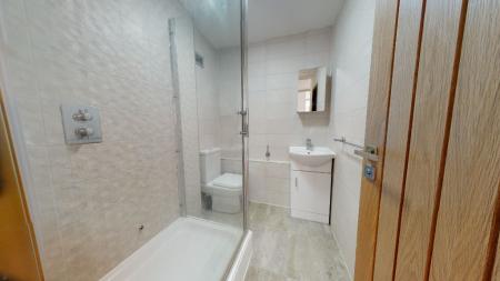 3 bedroom Flat to let in Eaton Road, Hove, BN3
