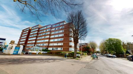 3 bedroom Flat to let in Eaton Road, Hove, BN3