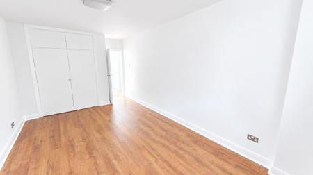 2 bedroom Flat to let in Palmeira avenue, Hove, BN3