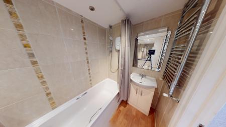 1 bedroom Flat to let in First Avenue, Hove, BN3