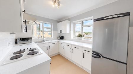 2 bedroom Flat for sale in The Drive, Hove, BN3