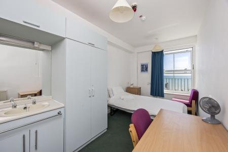 1 bedroom Flat to let in 51-53 Kings Road, Brighton, BN1