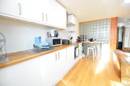 1 bedroom Flat to let in Clarence Square, City Centre, Brighton, BN1