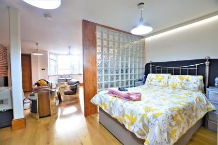 1 bedroom Flat to let in Clarence Square, City Centre, Brighton, BN1