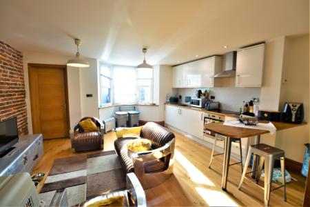 1 bedroom Flat to let in Clarence Square, City Centre, Brighton, BN1