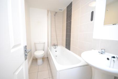 2 bedroom Flat to let in Upper Rock Gardens, Kemptown, Brighton, BN2