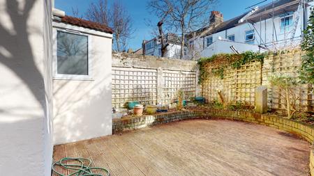 1 bedroom Flat to let in Westbourne Gardens, Hove, BN3