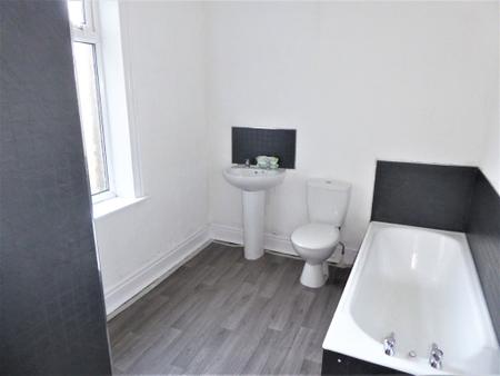 2 bedroom Terraced House to let in Oak Street, Colne, BB8