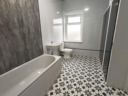 3 bedroom Terraced House to let in Padiham Road, Burnley, BB12