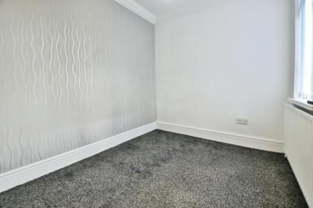 2 bedroom Flat to let in Accrington Road, Burnley, BB11