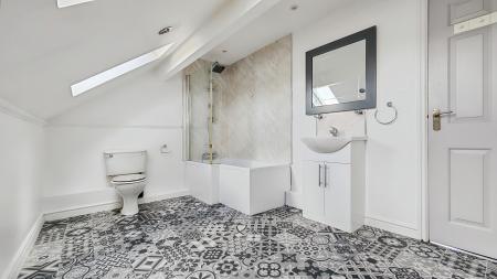 2 bedroom Flat to let in Accrington Road, Burnley, BB11