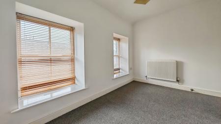 2 bedroom Flat to let in Ightenhill Street, Padiham, BB12
