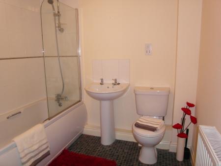 2 bedroom Flat to let in Lincoln Court, Station Road, Padiham, BB12
