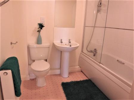 2 bedroom Flat to let in Lincoln Court, Station Road, Padiham, BB12