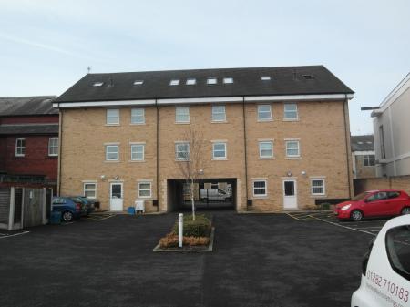 2 bedroom Flat to let in Lincoln Court, Station Road, Padiham, BB12