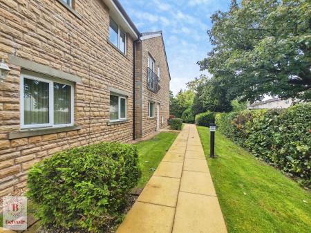 2 bedroom Flat to let in Birchfield Mews, Burnley, BB12