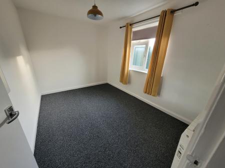3 bedroom Flat to let in Valley Drive, Newthorpe, NG16