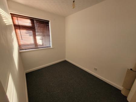 3 bedroom Flat to let in Valley Drive, Newthorpe, NG16