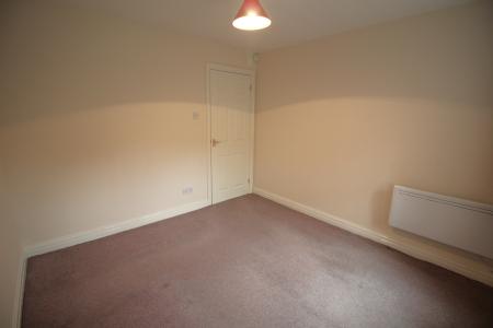 1 bedroom Ground floor flat for sale in Carrbrook Drive, Royton, OL2