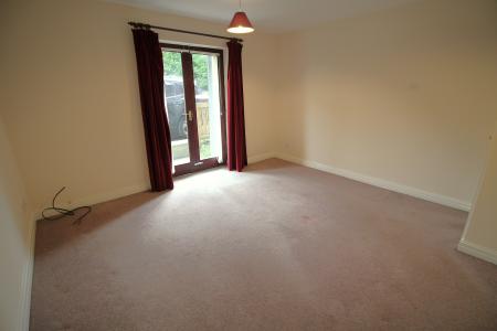 1 bedroom Ground floor flat for sale in Carrbrook Drive, Royton, OL2