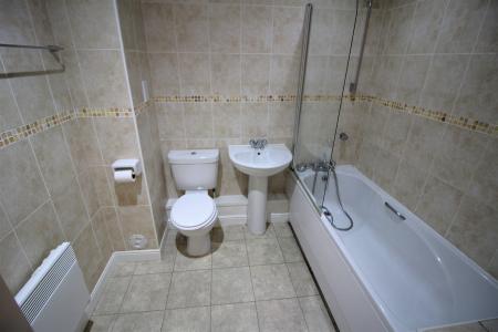 2 bedroom Flat for sale in Clough Gardens, Haslingden, BB4