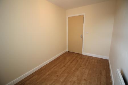 2 bedroom Flat for sale in Clough Gardens, Haslingden, BB4