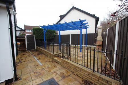 5 bedroom Detached house to let in Links View, Rochdale, OL11