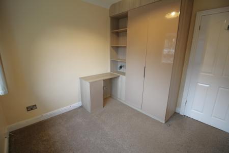 5 bedroom Detached house to let in Links View, Rochdale, OL11