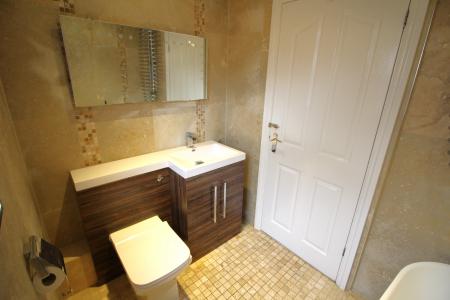 5 bedroom Detached house to let in Links View, Rochdale, OL11