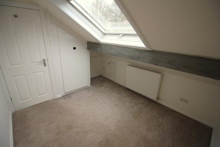 5 bedroom Detached house to let in Links View, Rochdale, OL11