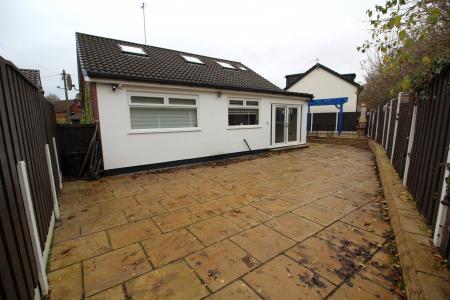 5 bedroom Detached house to let in Links View, Rochdale, OL11