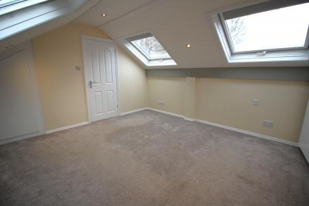 5 bedroom Detached house to let in Links View, Rochdale, OL11