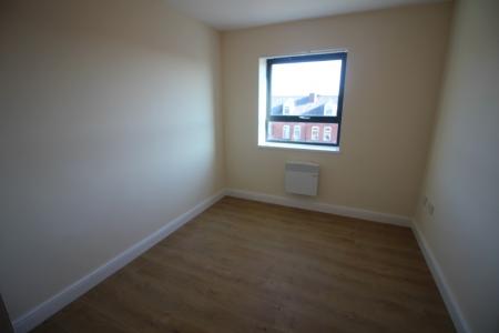 2 bedroom Flat to let in Walmersley Road, Bury, BL9