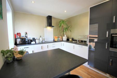 2 bedroom Flat to let in St Johns Gardens, Bury, BL9