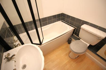 1 bedroom Flat to let in Walmersley Road, Bury, BL9