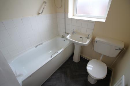 2 bedroom Terraced House to let in Spring Street, Oldham, OL4
