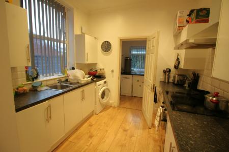 1 bedroom House share to let in Rochdale Old Road, Bury, BL9
