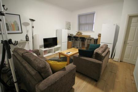 1 bedroom House share to let in Rochdale Old Road, Bury, BL9