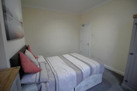 1 bedroom House share to let in Rochdale Old Road, Bury, BL9