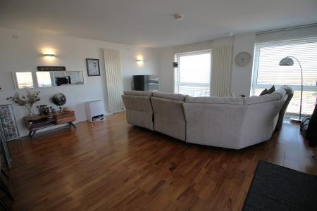 2 bedroom Duplex to let in Cedar Court, Prestwich, M25