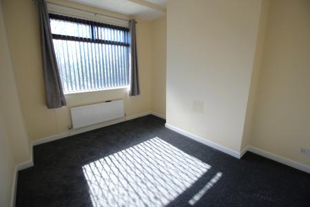 2 bedroom Flat to let in Waterloo Road, Manchester, M8