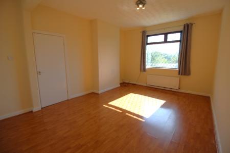 2 bedroom Flat to let in Waterloo Road, Manchester, M8