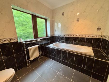 4 bedroom Detached house for sale in Harden Hills, Shaw, OL2