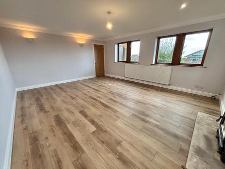 4 bedroom Detached house for sale in Harden Hills, Shaw, OL2