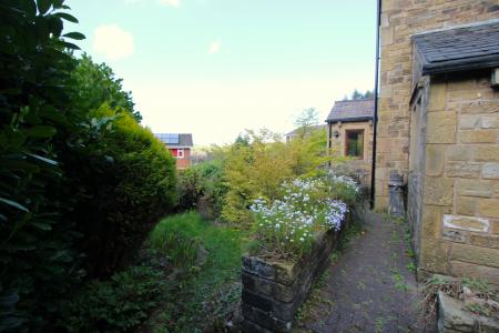 4 bedroom Detached house for sale in Harden Hills, Shaw, OL2