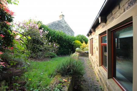 4 bedroom Detached house for sale in Harden Hills, Shaw, OL2