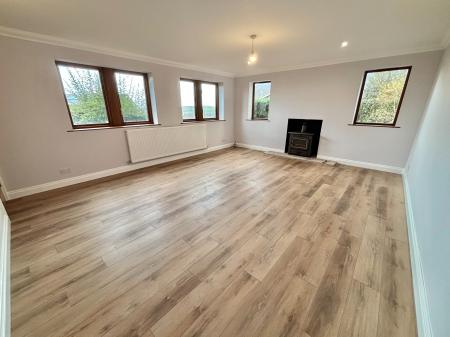 4 bedroom Detached house for sale in Harden Hills, Shaw, OL2