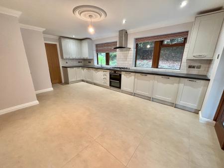 4 bedroom Detached house for sale in Harden Hills, Shaw, OL2
