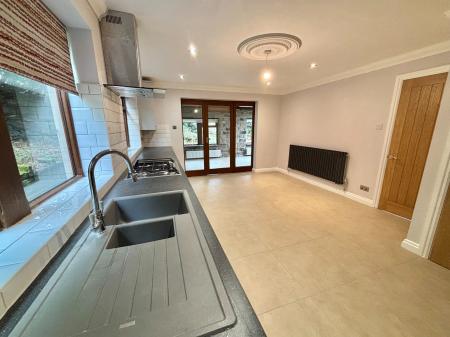 4 bedroom Detached house for sale in Harden Hills, Shaw, OL2