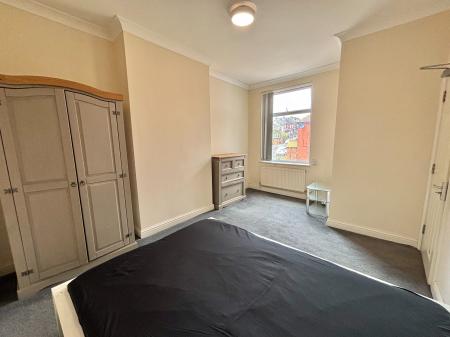 1 bedroom House share to let in Rochdale Old Road, Bury, BL9